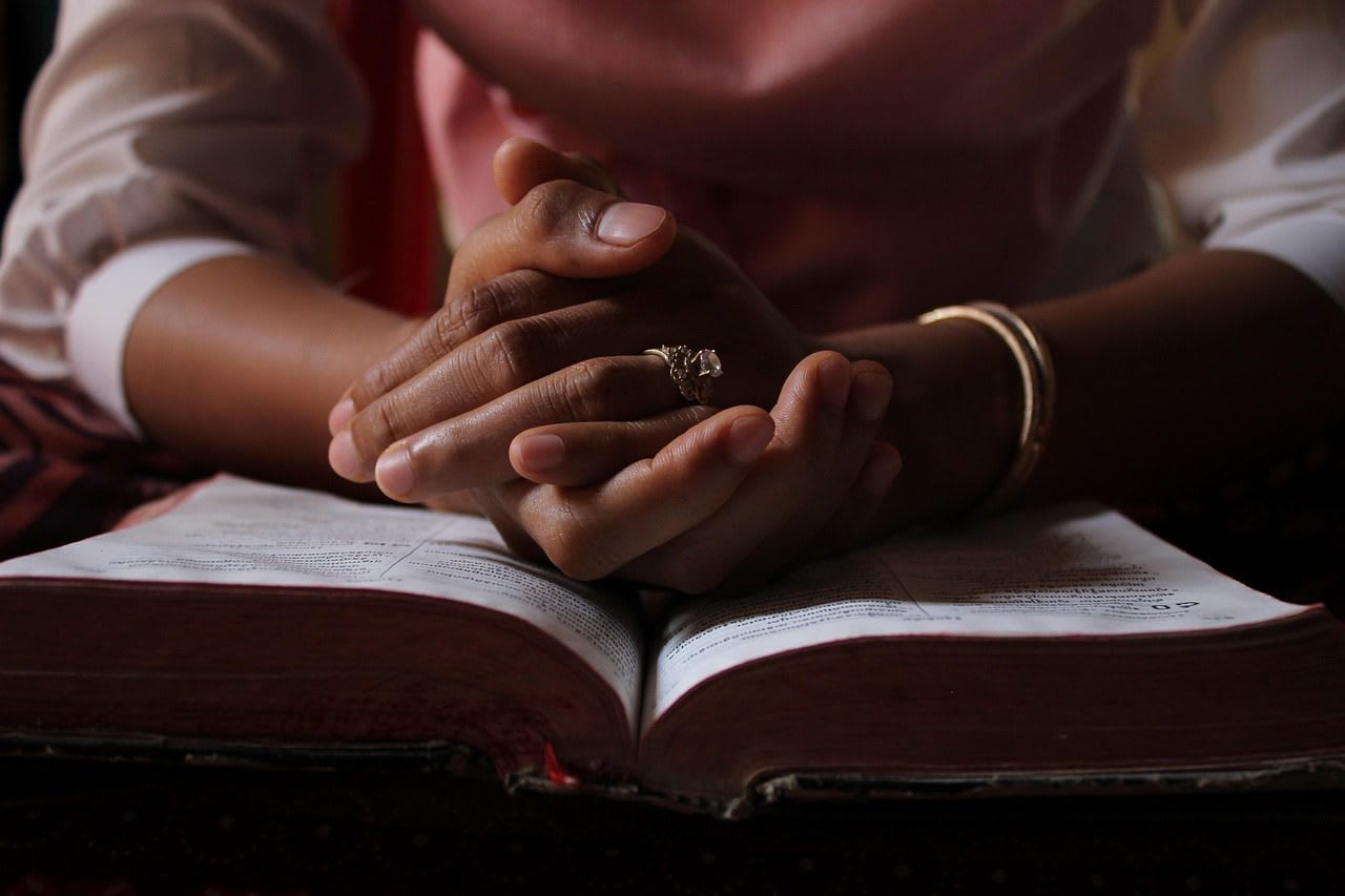 Imagen relacionada con Espiritualidad Auténtica: No Se Mide en Retiros ni en Redes, Sino en Tu Evolución Personal