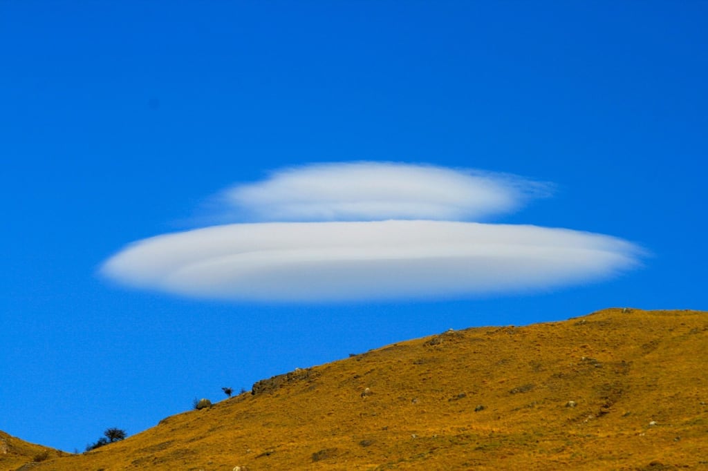 Imagen relacionada con Las señales del cielo: ovnis, esferas luminosas y su significado espiritual