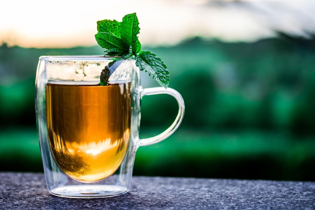 Imagen relacionada con Menta: Ayuda con la digestión, alivia dolores de cabeza leves y tiene un efecto refrescante