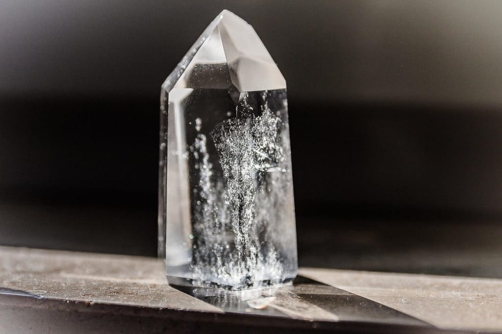 Imagen relacionada con Sanación con sonido, cristales y naturaleza: las terapias espirituales que están revolucionando el bienestar en 2025