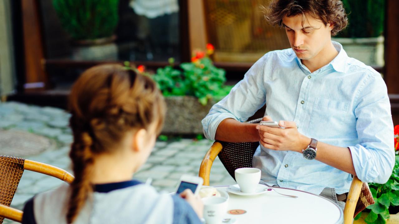 Depresión en niños debido al phubbing Depresión en niños debido al phubbing