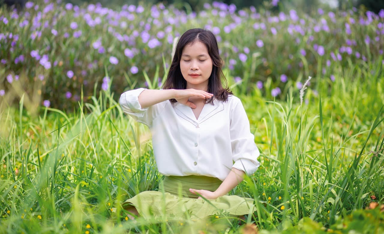 Imagen relacionada con Lo que NADIE te dice sobre la meditación: los efectos ocultos en tu cerebro y energía