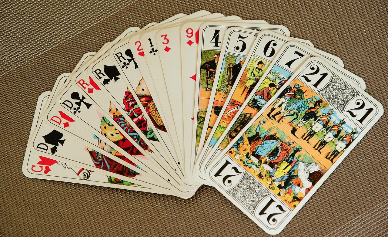 Imagen relacionada con Cartas Oracle vs. Tarot: Cuál Elegir Según lo que Necesites Saber Hoy