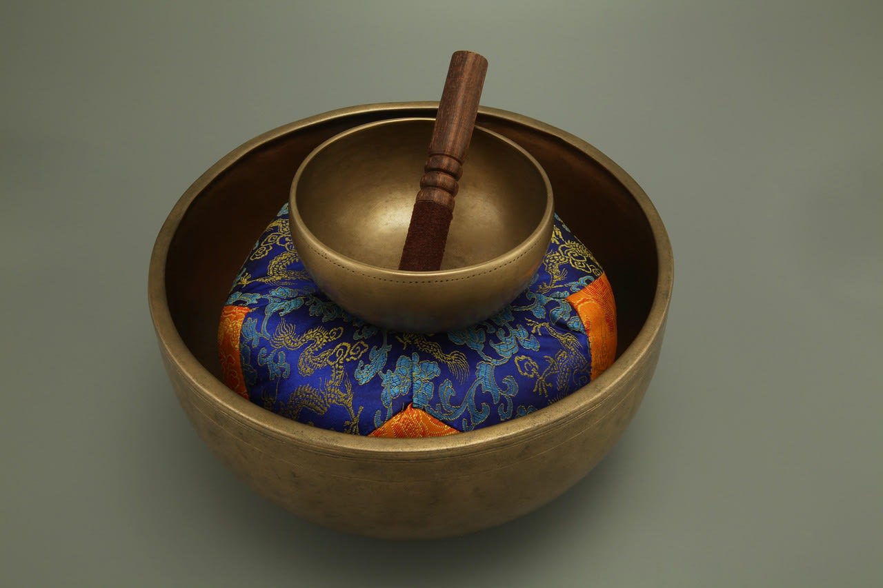 Imagen relacionada con Meditación sonora: cómo los cuencos tibetanos y las frecuencias 432 Hz están sanando almas