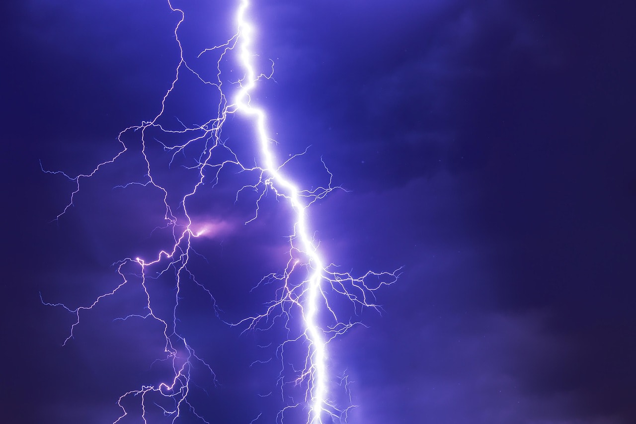 Soñar con tormentas: turbulencia interior y emociones desbordadas 1 Imagen relacionada con Soñar con tormentas: turbulencia interior y emociones desbordadas