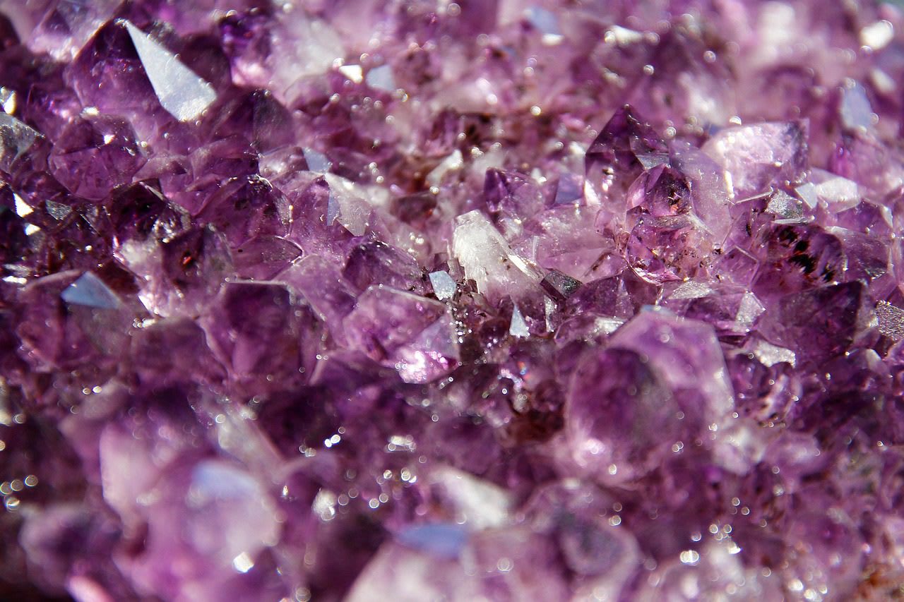 Cristales y energía: cuáles usar en 2025 para proteger tu aura 1 Imagen relacionada con Cristales y energía: cuáles usar en 2025 para proteger tu aura
