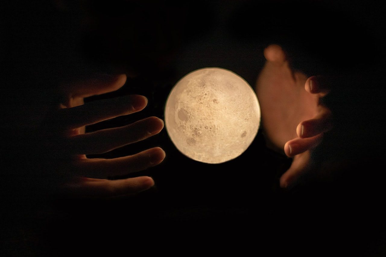 Magia negra y lunas llenas: ¿Cómo protegerse?