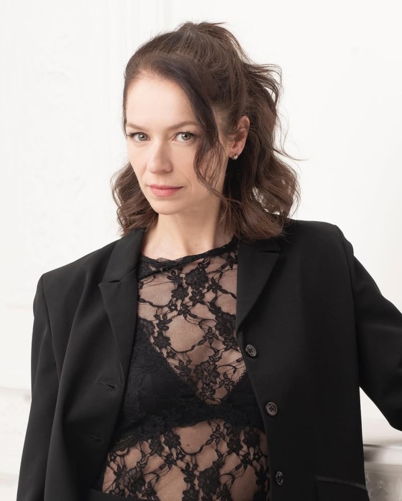 Mariela Pizzo: Una artista que transforma cada escenario