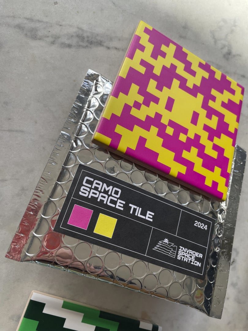 Camo Space Tile (Pink and yellow) – Invader