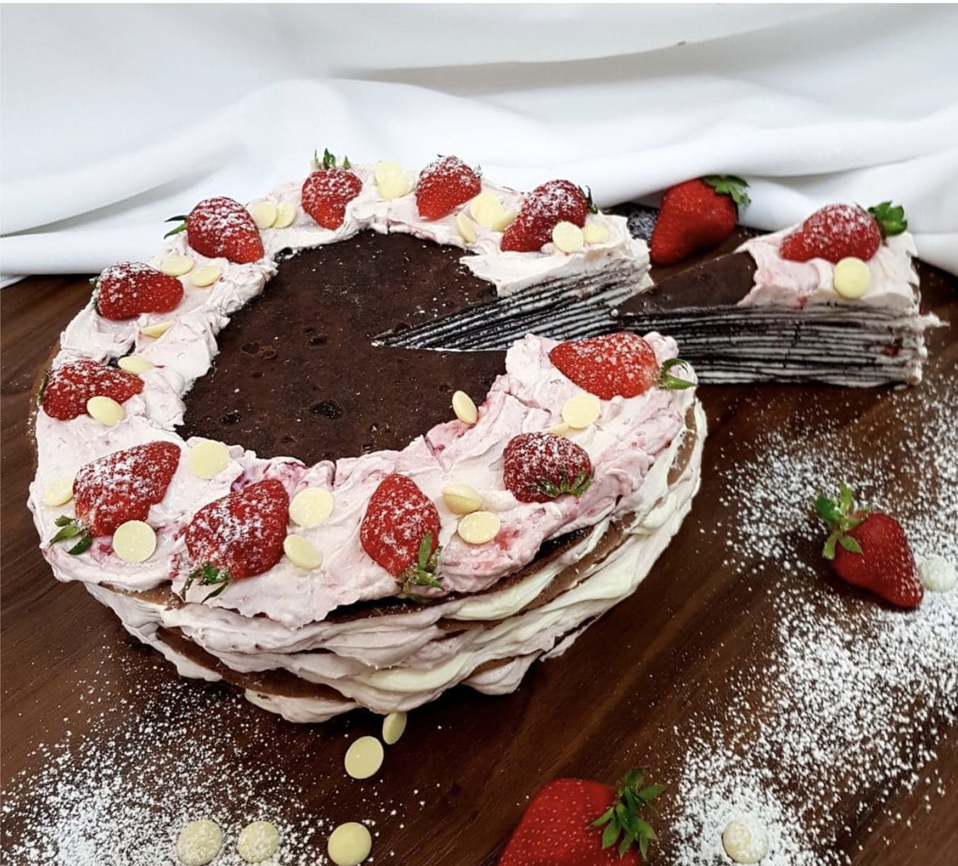 Palacinkova torta cervene ovocie kaviaren bratislava