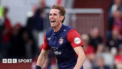 Kent seamer Klaassen signs new two-year deal