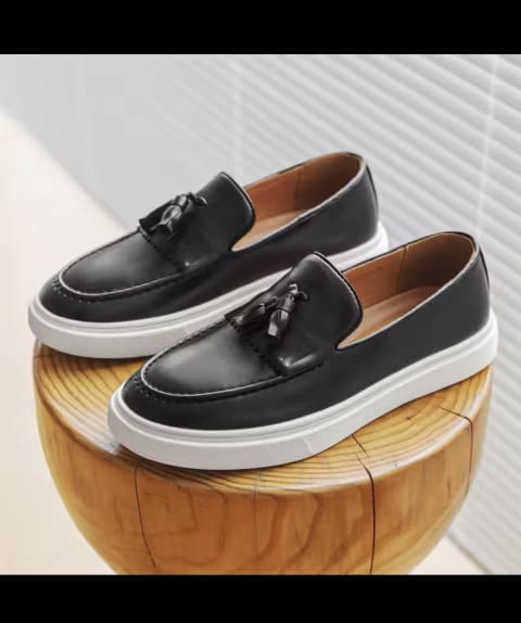 mocassin