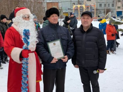 Денис Желиховский принял участие в новогоднем празднике двора в своем округе