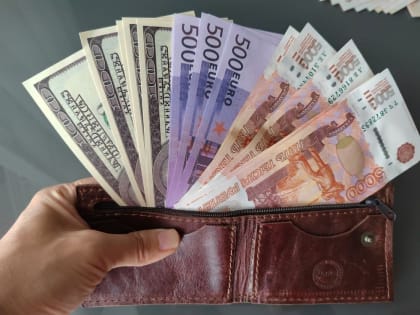 Центробанк понизил курсы доллара и евро 27 февраля