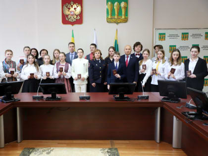 В городской Думе вручили паспорта юным жителям Пензы