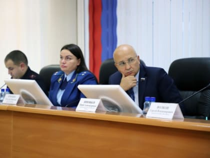 Юрий Зиновьев принял участие в заседании городской комиссии по делам несовершеннолетних и защите их прав