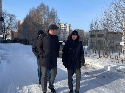 Алексей Савичев провел обход своего округа и пообщался с жителями микрорайона