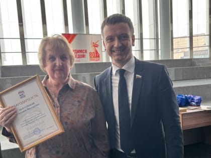 Сергей Васянин вручил Благодарности женщинам-волонтерам