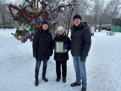 Владимир Кузнецов принял участие в новогоднем празднике двора в своем округе