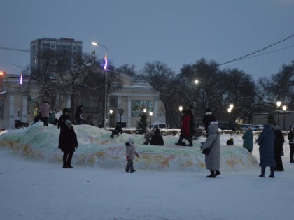 На центральной площади города состоялось открытие зимнего городка