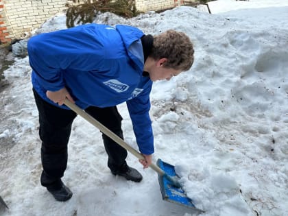 Активисты «Молодой Гвардии» и «Волонтерской Роты» оказали адресную помощь семьям участников специальной военной операции
