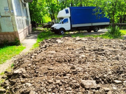 Денис Желиховский оказал помощь жителям округа в обустройстве парковочных мест