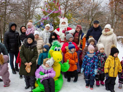 Алексей Петров поздравил жителей своего округа с наступающими новогодними праздниками