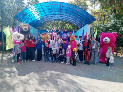 Праздничные мероприятия в городе: аттракционы и выставки искусств