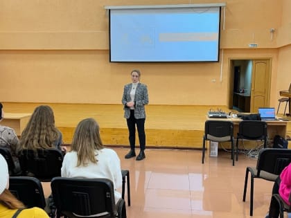 Анна Рудакова организовала родительское собрание в школе №58