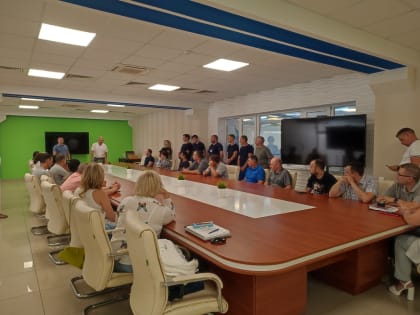 Сергей Златогорский поздравил коллектив 