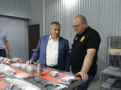Олег Мельниченко посетил предприятие, которое будет выпускать продукцию для авиационной отрасли