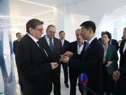 Олег Мельниченко и Чжао Ган оценили производство НПП «МедИнж»