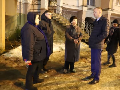 Денис Соболев встретился с жителями улиц Гоголя и Набережной реки Мойки