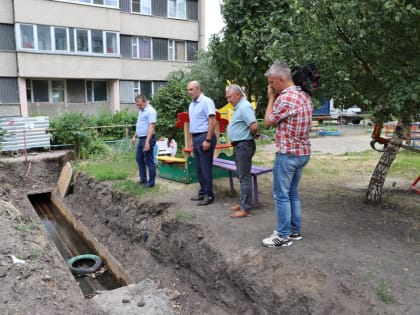Владимир Мутовкин подключился к решению коммунальной проблемы жителей Клары Цеткин, 21