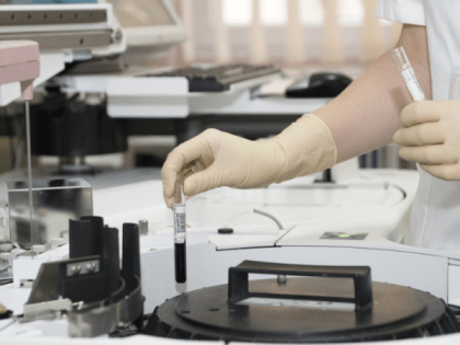 «Если заметили это — бегом к врачу»: онкологи назвали первые признаки рака — время играет против вас