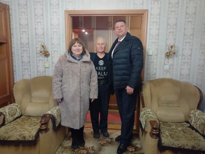 Андрей Сучков навестил пенсионера-блокадника