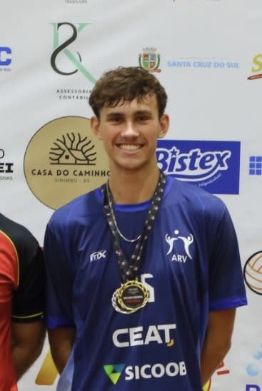 Felipe Luiz Oestreich Flores