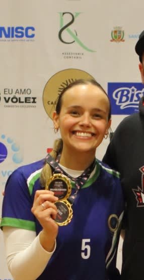 JÚLIA CARPES STEFFENS