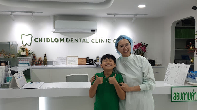 Chidlom Dental Clinic ชิดลม เดนทัล คลินิก รากฟันเทียม วีเนียร์ จัดฟัน invisalign