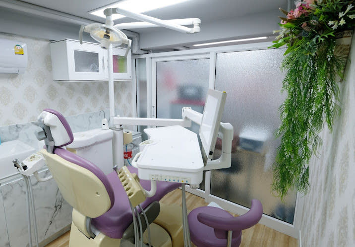 Chidlom Skytrain Dental Clinic