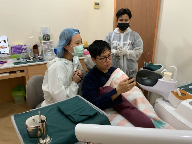 Crystal Dental Clinic (Samyan-Chula) คลินิกทันตกรรมคริสตัล (สามย่าน-จุฬา)