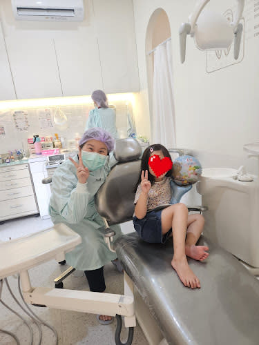 DAH-Dentaholic Dental Clinic (คลินิกทันตกรรมเด๊นท์อะฮอลิค)