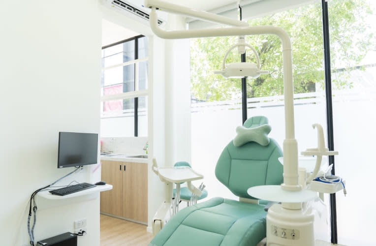 Premier Dental Studio (คลินิกทันตกรรม พรีเมียร์ เดนทัล สตูดิโอ)