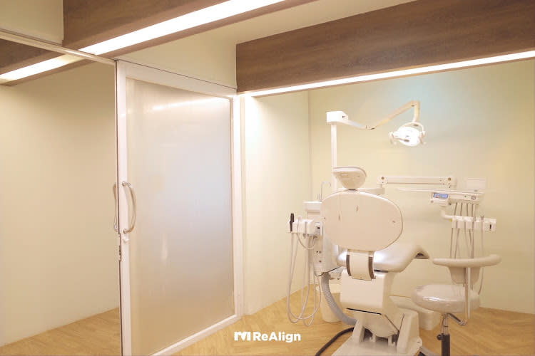 Resmile Dental Thonglor คลินิกจัดฟันใสเฉพาะทาง
