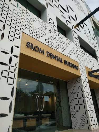 Silom Dental Building Clinic สีลม เด็นตัล บิลดิ้ง คลินิค