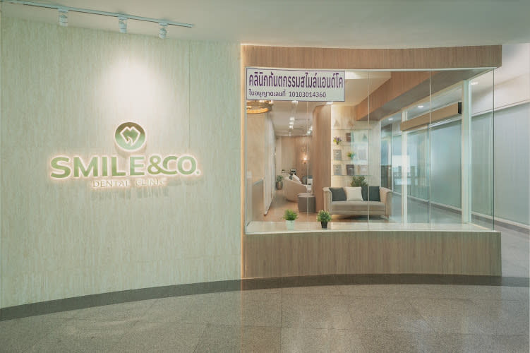 SMILE & CO. dental clinic คลินิกทันตกรรม จัดฟัน รากฟันเทียม