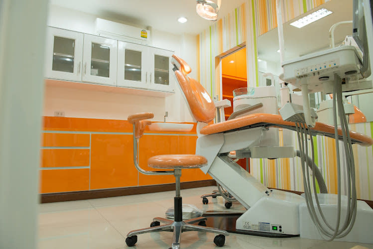 Udomsuk Skytrain Dental Clinic