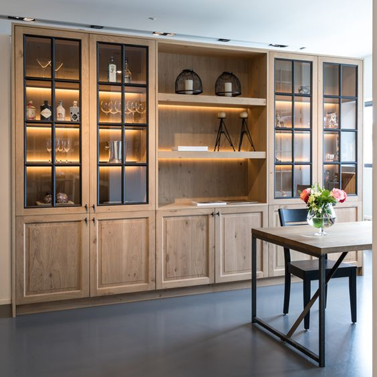 Show Cabinet Service Image 2