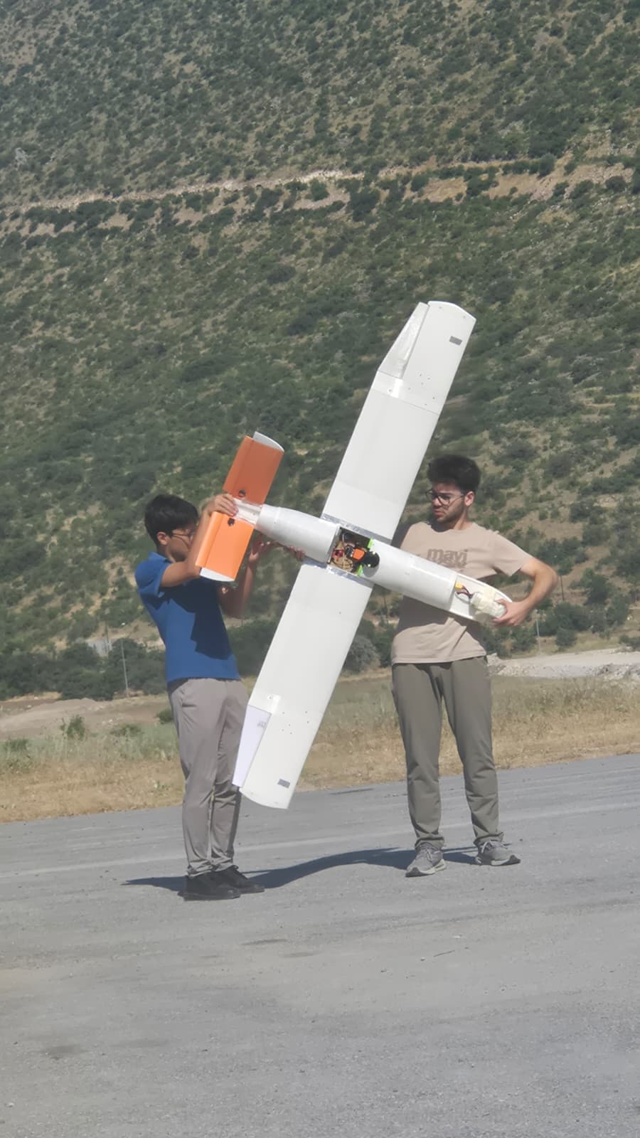 Runway Field Tests Continue for Enhanced Flight Stability!