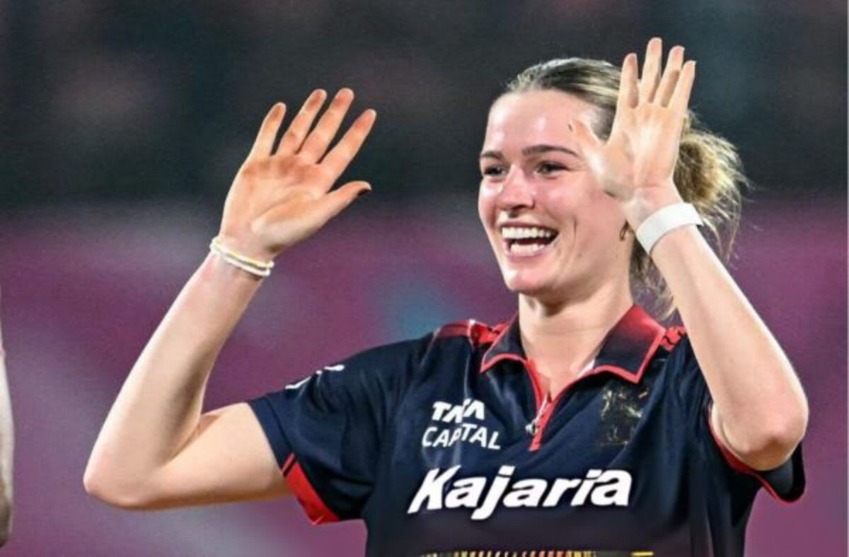 Lauren Bell makes record WPL debut for RCB with economical spell